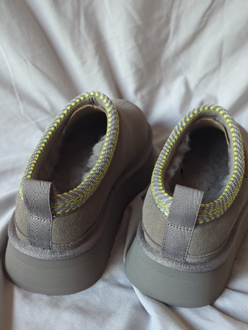 Amazing Koolaburra By UGG Platform Clogs - Picture 4 of 5
